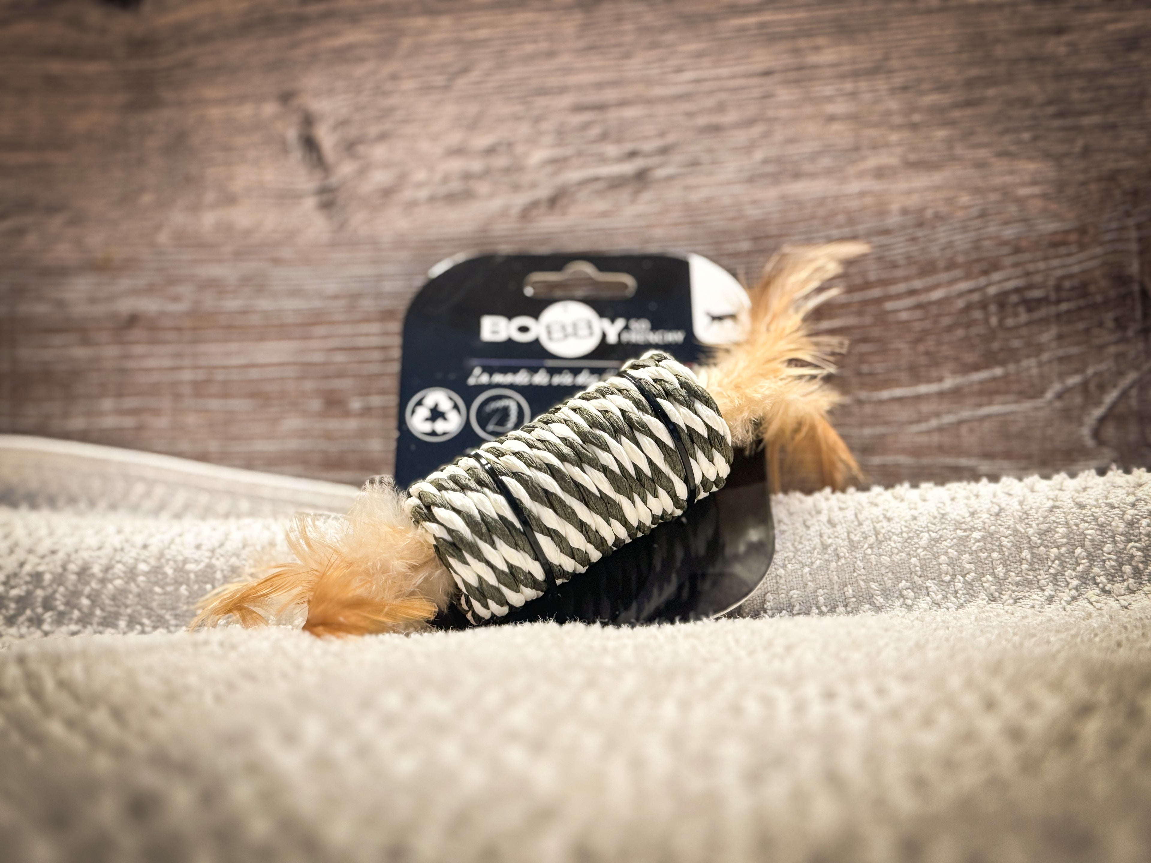 Jouet Bobby Tube - Le griffoir écolo qui rend fou les chats