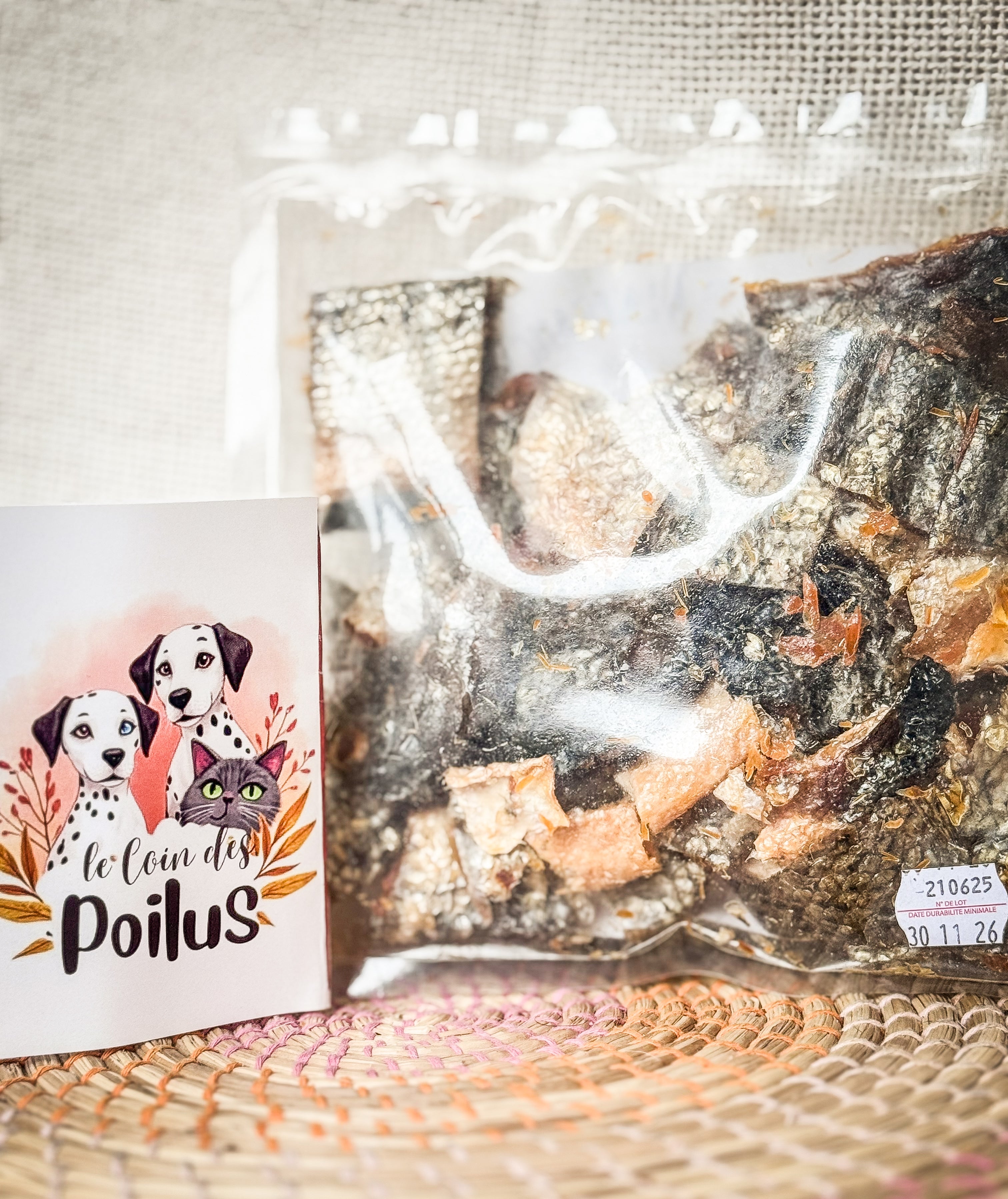 Morceaux de peau de saumon avec chair 100g - Friandise naturelle riche en oméga-3